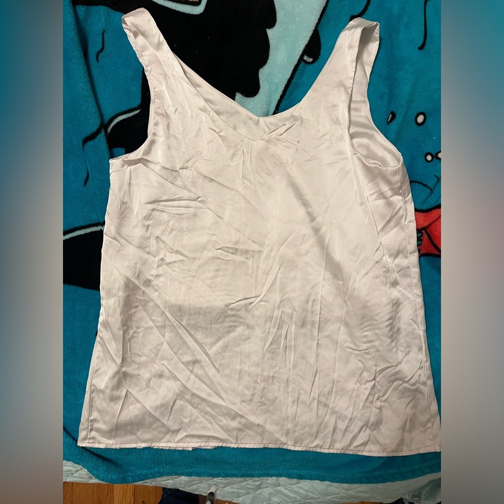 Ekaouer satin White top size S, just needs steaming!